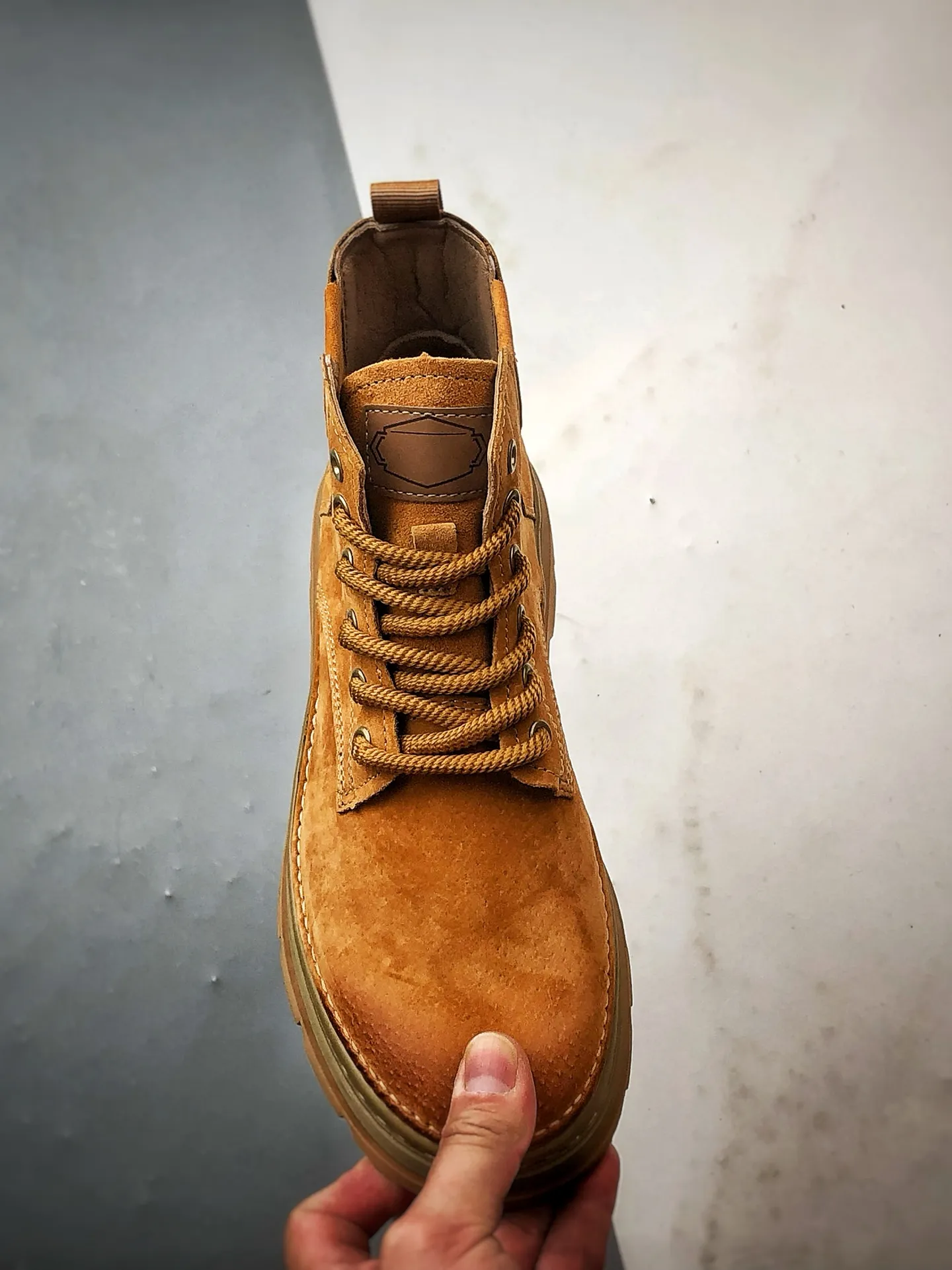 💰440 Timberland Timberland/Timberland 25 new autumn and winter new style classic outdoor casual rhubarb boots, Guangdong factory quality, original box and original packaging. The fabric is made of Italian 🇮🇹 top-grade frosted fine-grained cowhide with anti-odor and anti-corrosion genuine leather latex insoles to give you a perfect wearing experience. High-quality and durable, a must-have for sportsmen. Specially designed to treat those who are not handsome. High-quality and first-class foot feel. Item No.: TB99350 Size: 39 40 41 42 43 44 (standard code)